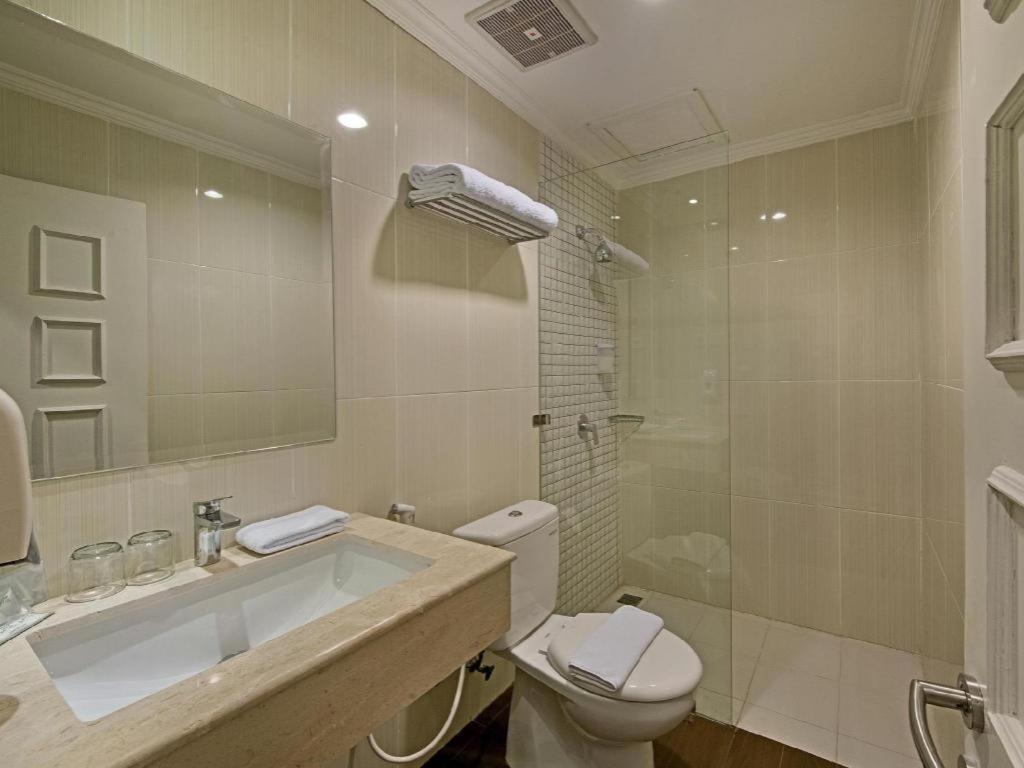 Whiz Prime Hotel Darmo Harapan Surabaya Exterior photo