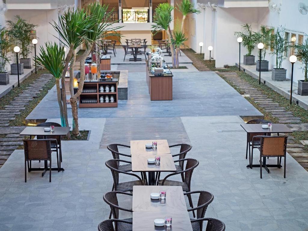 Whiz Prime Hotel Darmo Harapan Surabaya Exterior photo
