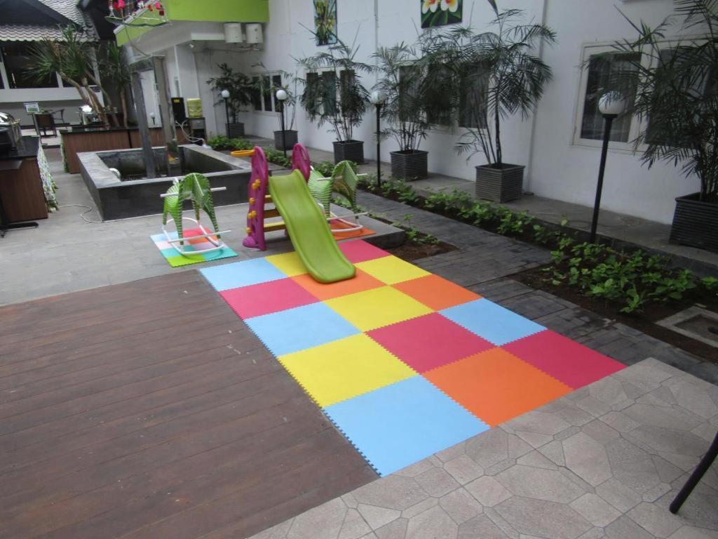 Whiz Prime Hotel Darmo Harapan Surabaya Exterior photo