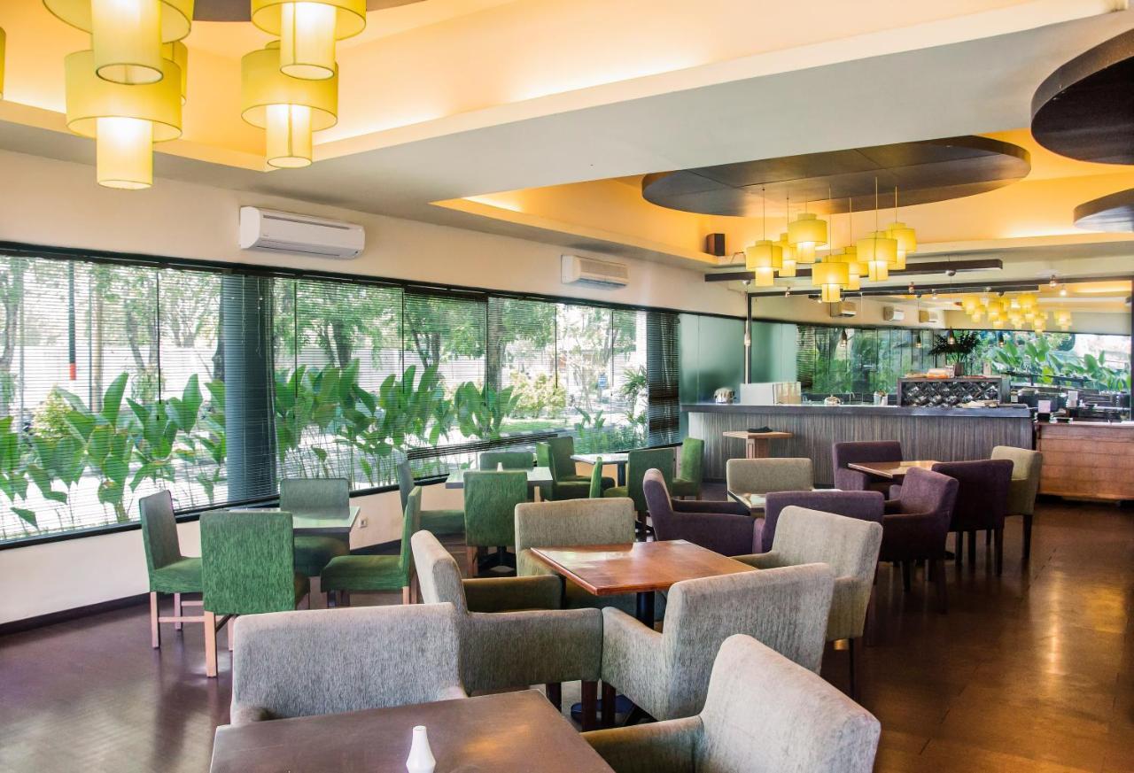 Whiz Prime Hotel Darmo Harapan Surabaya Exterior photo