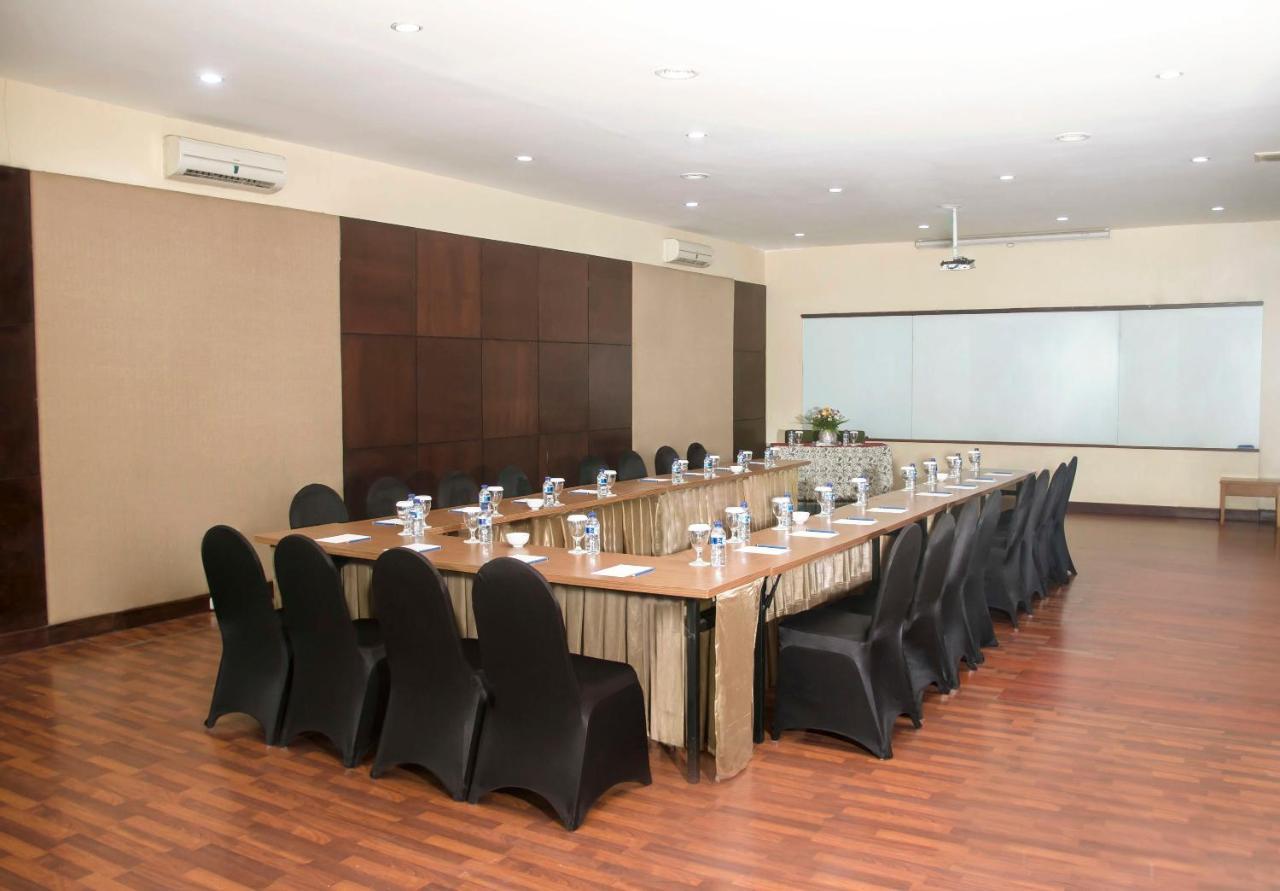 Whiz Prime Hotel Darmo Harapan Surabaya Exterior photo
