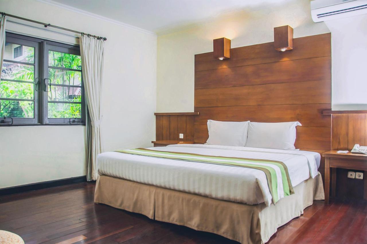 Whiz Prime Hotel Darmo Harapan Surabaya Exterior photo