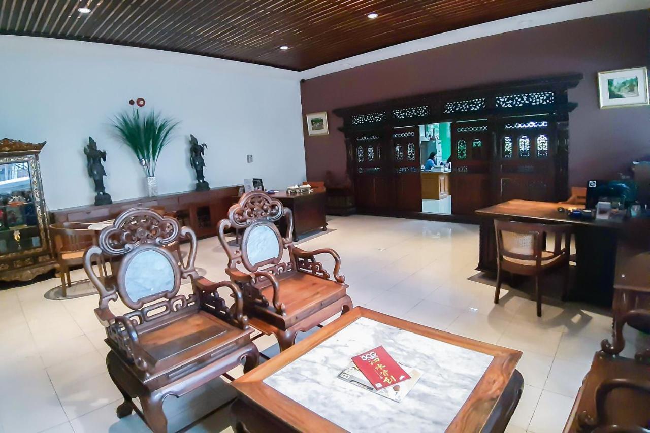 Whiz Prime Hotel Darmo Harapan Surabaya Exterior photo