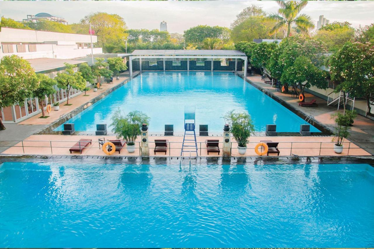 Whiz Prime Hotel Darmo Harapan Surabaya Exterior photo