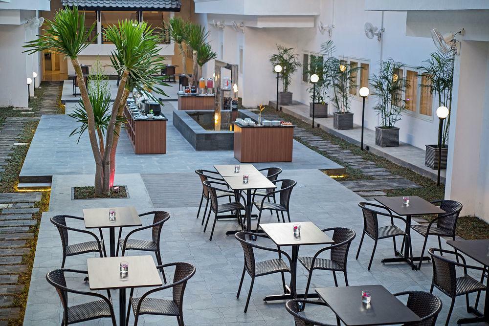 Whiz Prime Hotel Darmo Harapan Surabaya Exterior photo