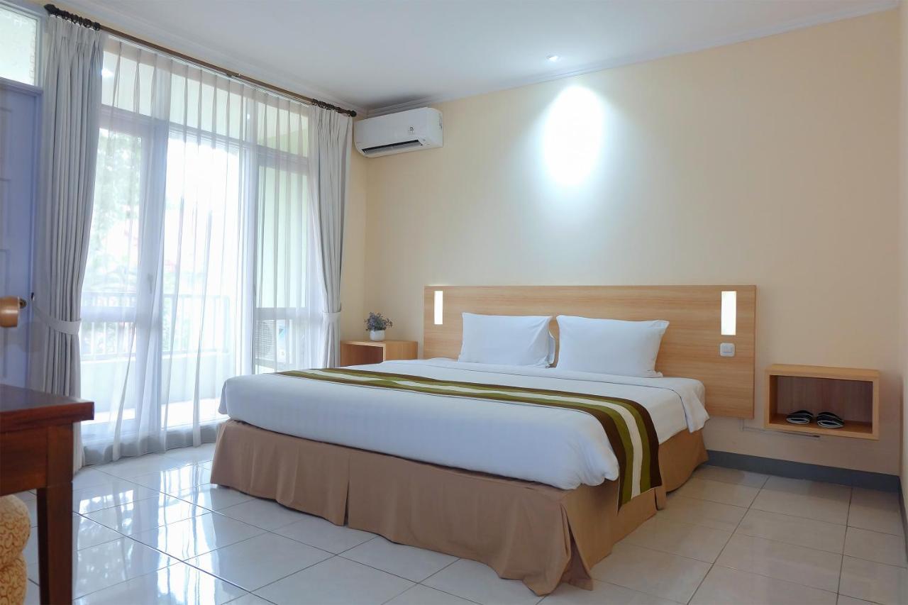 Whiz Prime Hotel Darmo Harapan Surabaya Exterior photo